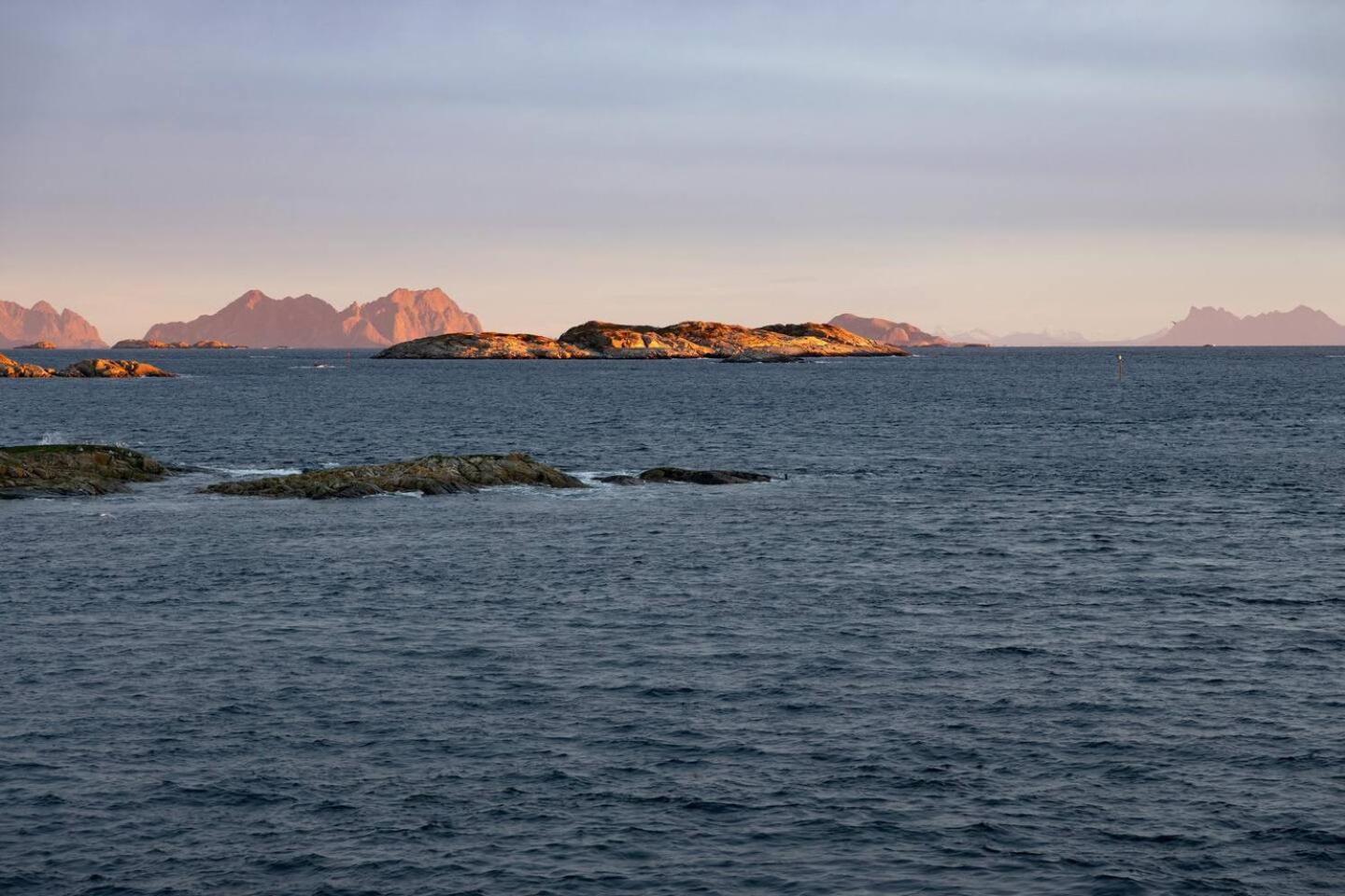 Leilighet Med Fantastisk Utsikt Henningsvær Eksteriør bilde
